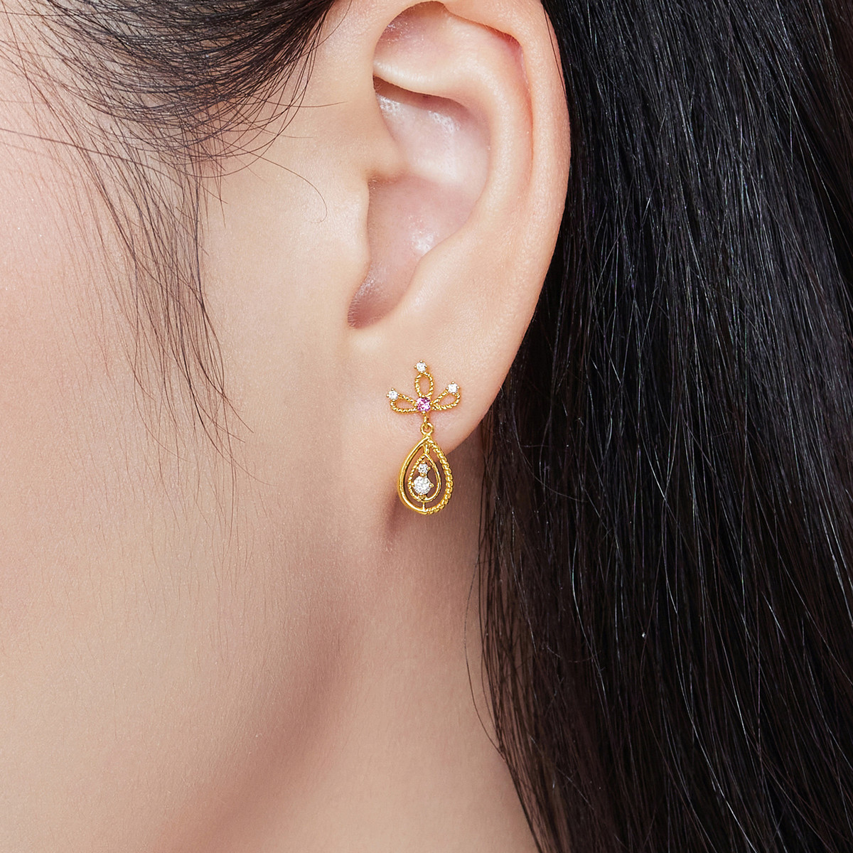 【秒杀】六福珠宝瑰丽公主耳坠18k金钻石耳钉蓝宝石耳环女cMDSKE0057Y