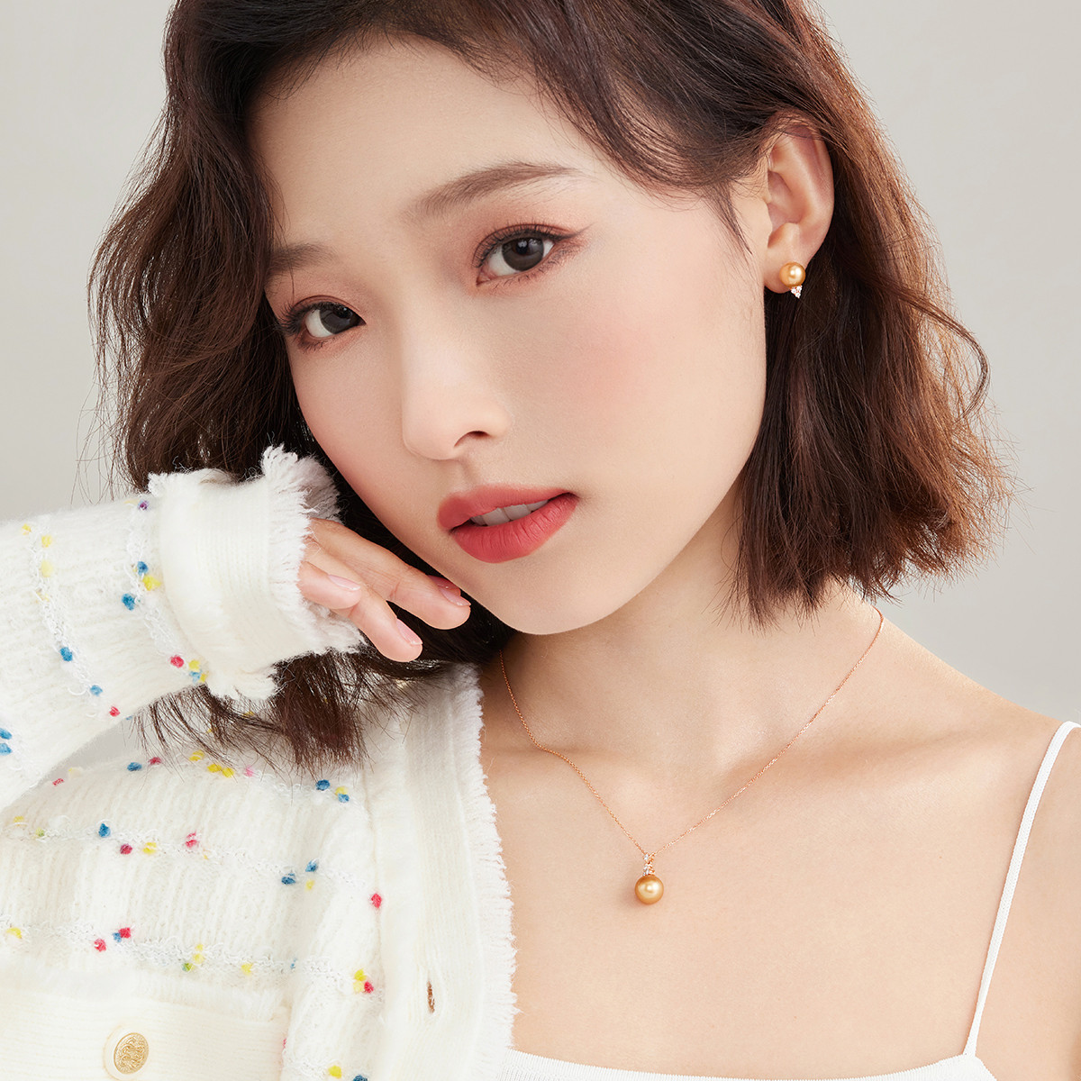 六福珠宝暮色星河海水珍珠耳钉彩金钻石耳环8~8.5mm-G04DSKE0035R【1V1直播看货】