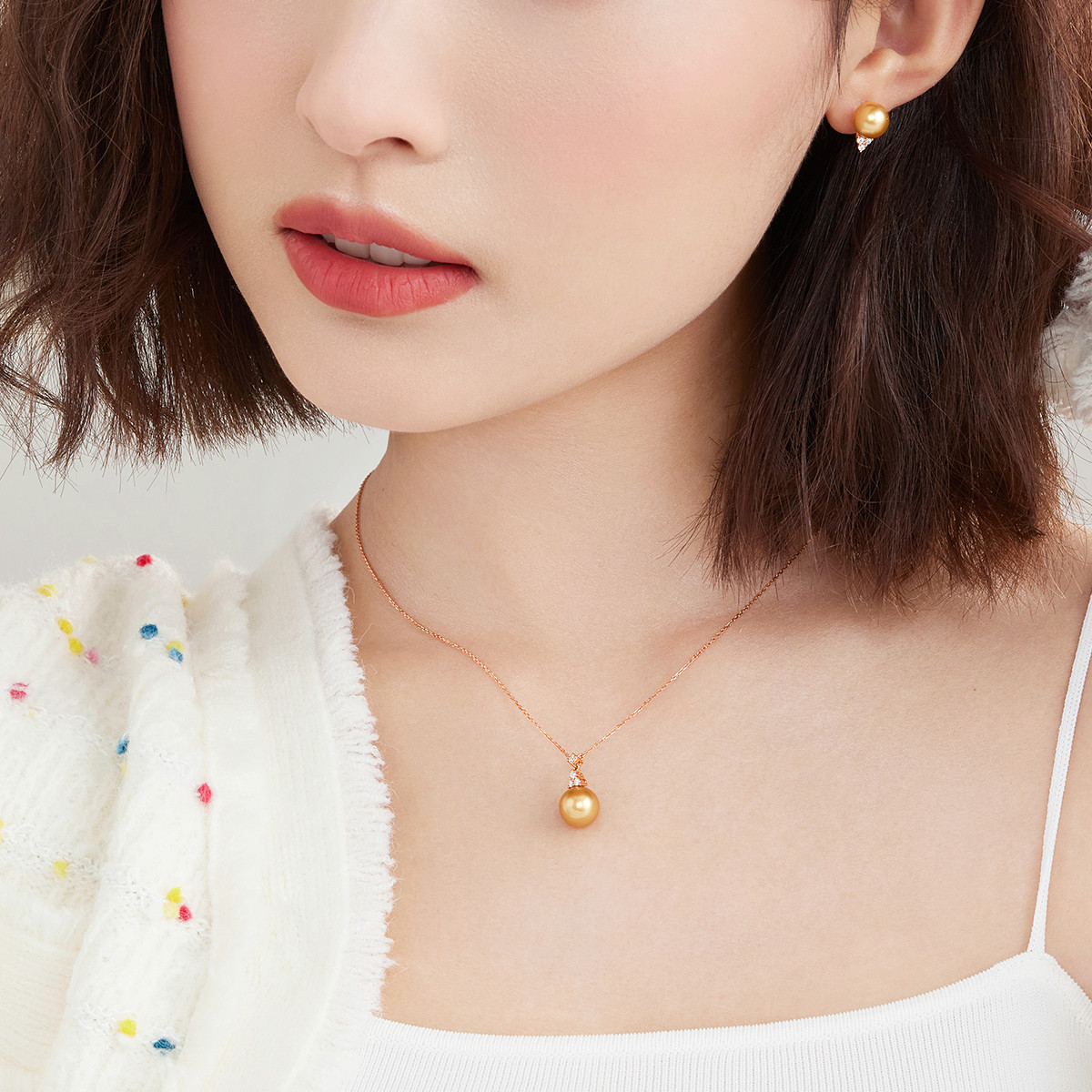 六福珠宝暮色星河海水珍珠耳钉彩金钻石耳环8~8.5mm-G04DSKE0035R【1V1直播看货】