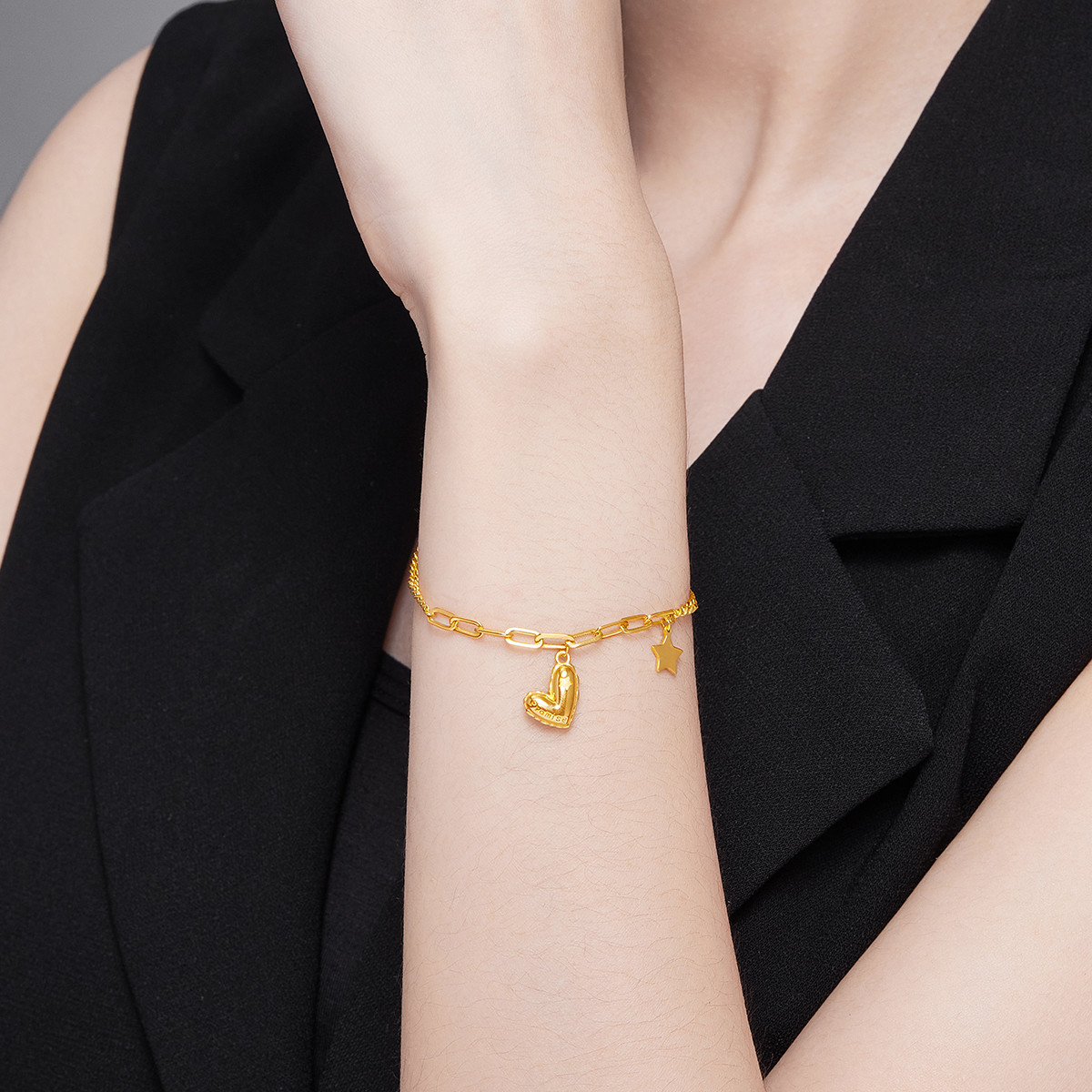 六福珠宝光影金5G黄金手链可刻字星心足金手链送女友计价001899BA【联系客服补货】