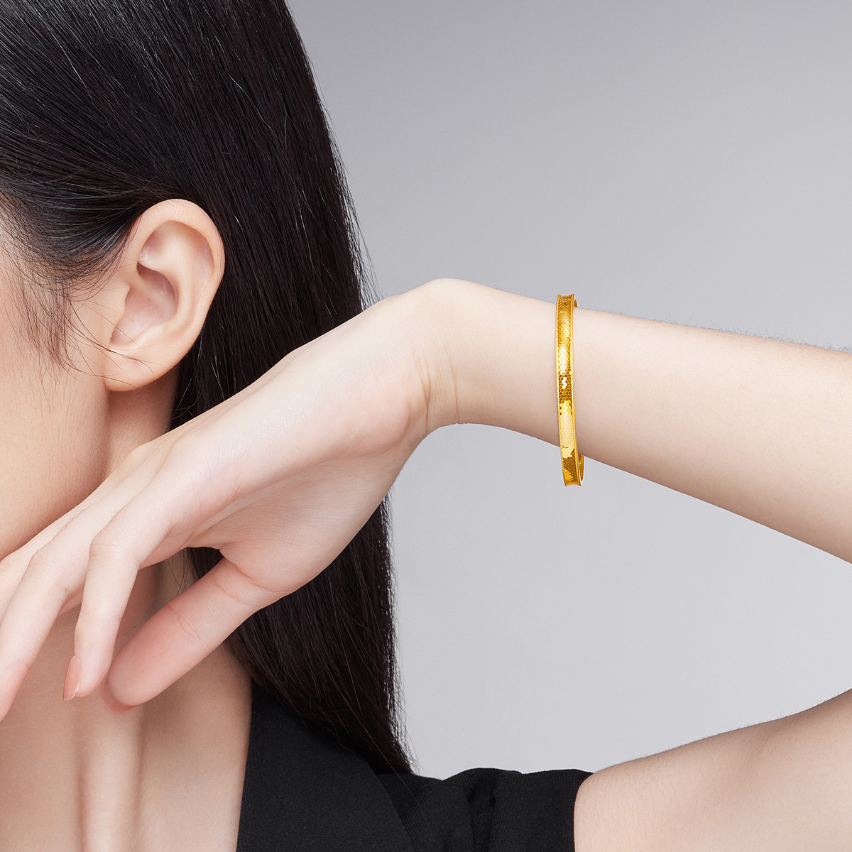 六福珠宝光影金5G黄金手镯女款车花足金圆镯子首饰计价004965AA【联系客服补货】【1V1直播看货】