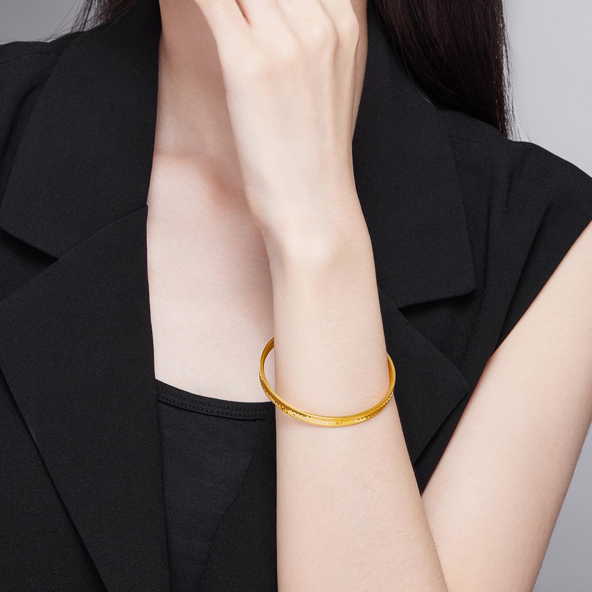 六福珠宝光影金5G黄金手镯女款车花足金圆镯子首饰计价004965AA【联系客服补货】【1V1直播看货】