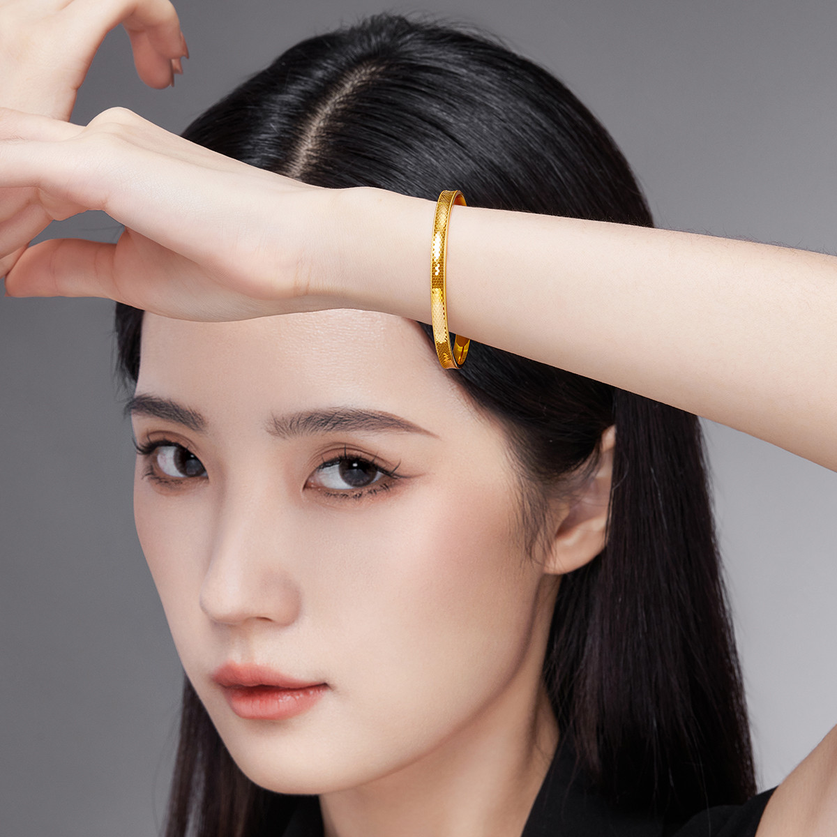 六福珠宝光影金5G黄金手镯女款车花足金圆镯子首饰计价004965AA【联系客服补货】【1V1直播看货】