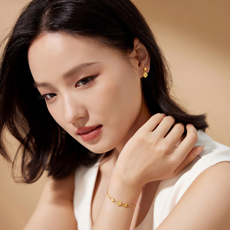 【宠粉馆专款】六福珠宝几何菱方黄金耳钉耳环女闪耀四叶草金耳饰计价GJG0059DS