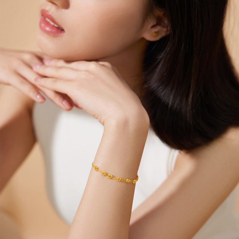 六福珠宝四叶草爆闪车花珠黄金手链女款双层闪O字链计价GJG0063DS