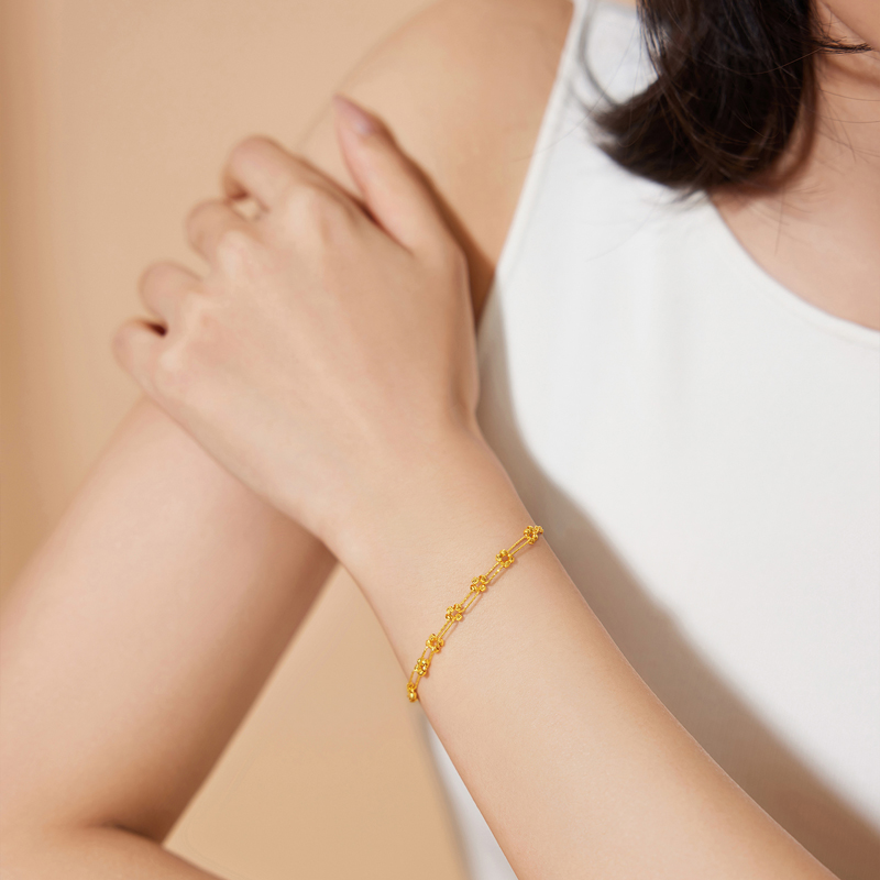 六福珠宝四叶草爆闪车花珠黄金手链女款双层闪O字链计价GJG0063DS