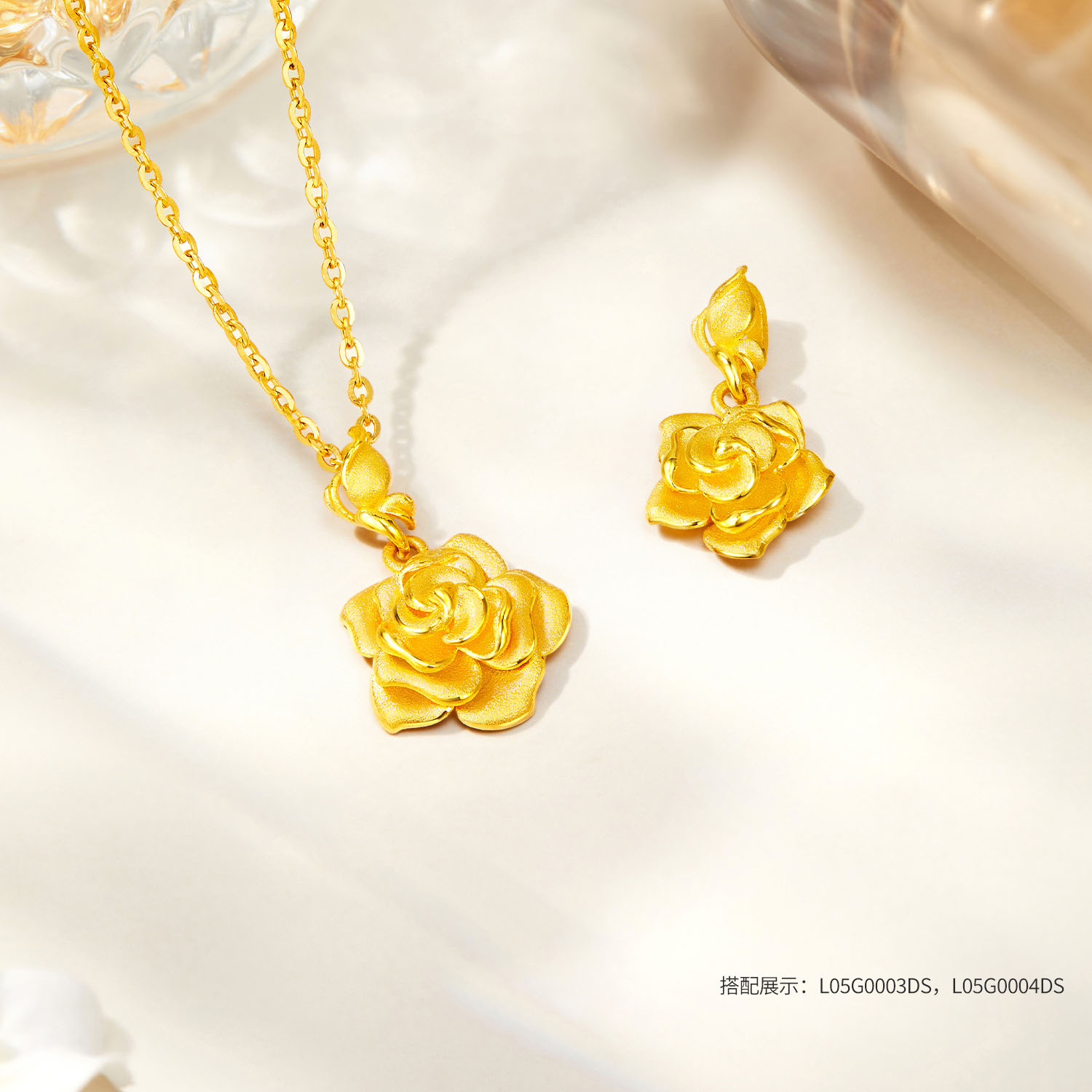六福珠宝茉莉花黄金吊坠女款日常蝴蝶足金挂坠首饰计价GDG0010DS女神节