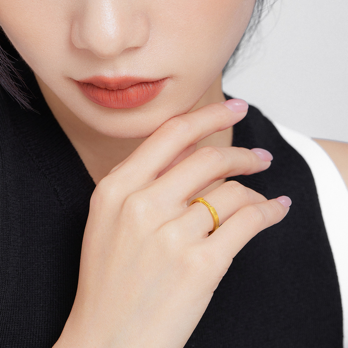 六福珠宝几何实心黄金戒指女个性足金指环可刻字计价GDGTBR0054【联系客服补货】