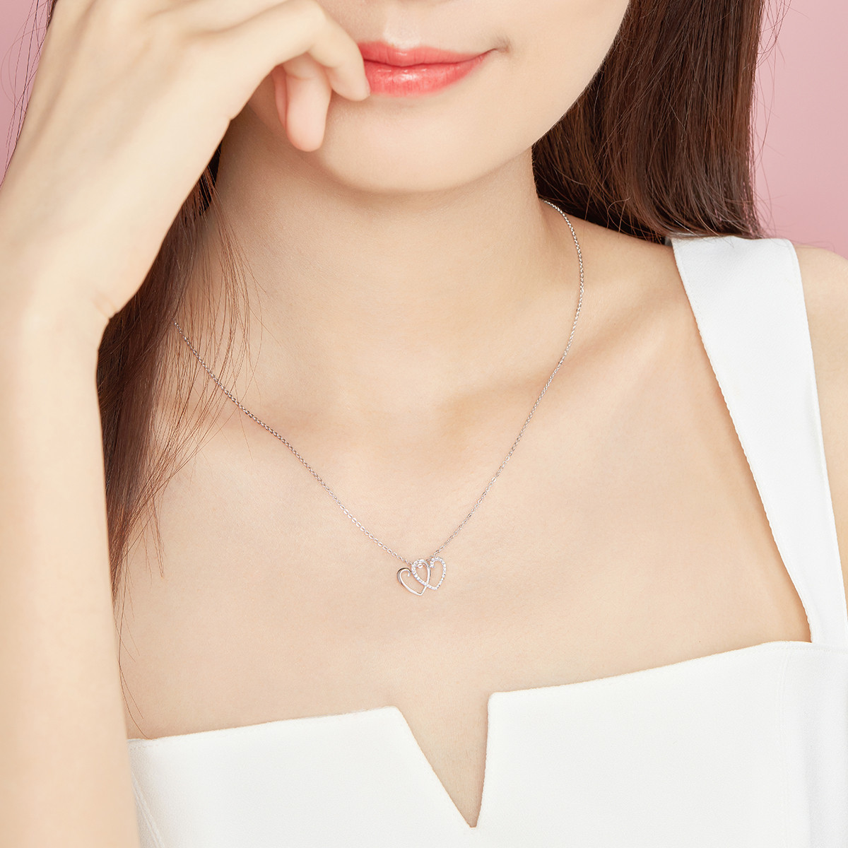 【秒杀】六福珠宝心属此刻18K金天然钻石吊坠送女友爱心挂坠不含链N126【联系客服补货】