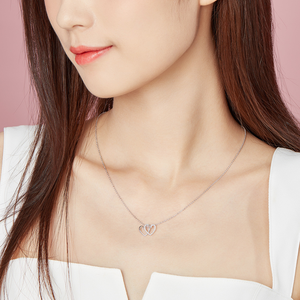 【秒杀】六福珠宝心属此刻18K金天然钻石吊坠送女友爱心挂坠不含链N126【联系客服补货】