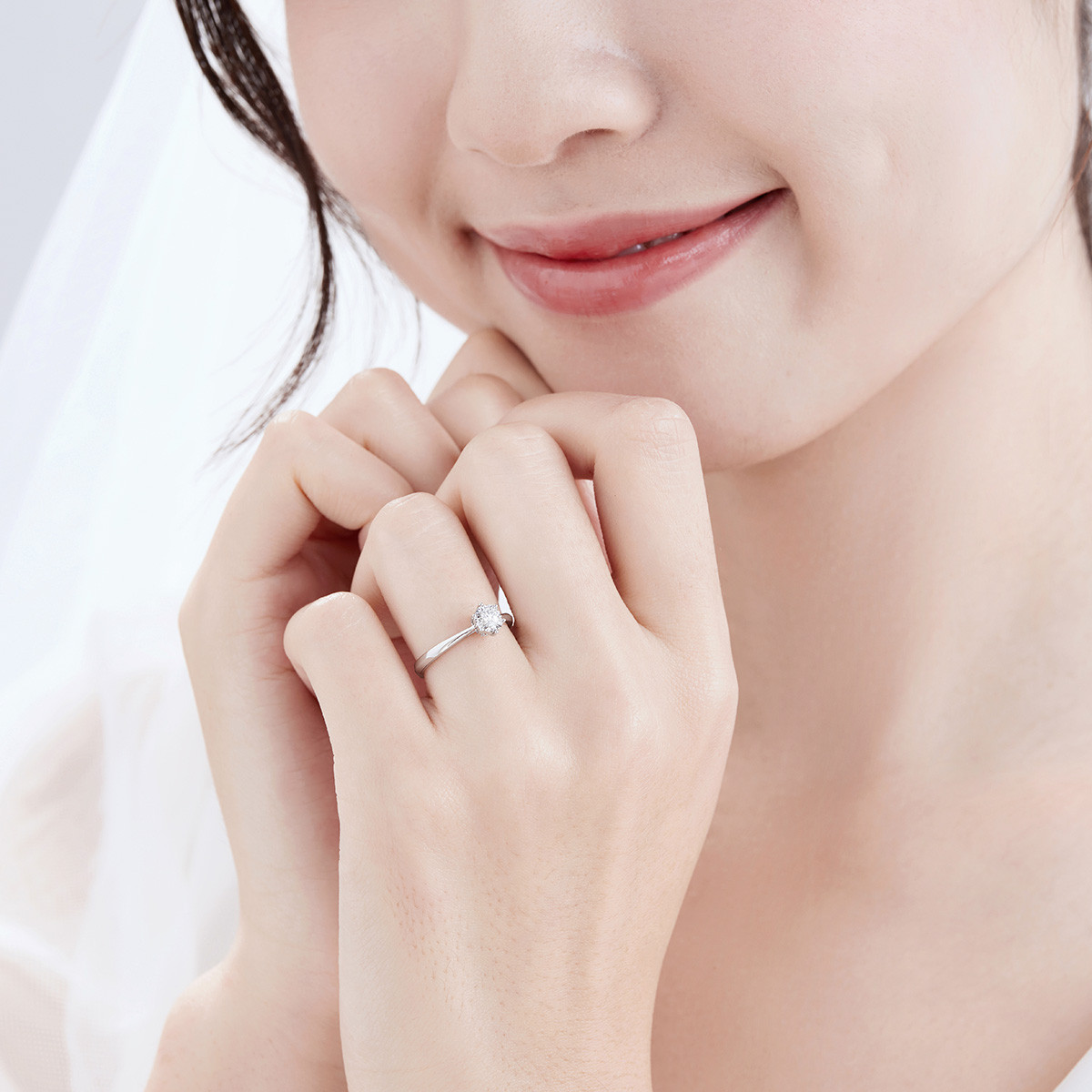六福珠宝六爪镶车花18k金天然钻石戒指女求婚钻戒可刻字定价31408【联系客服补货】