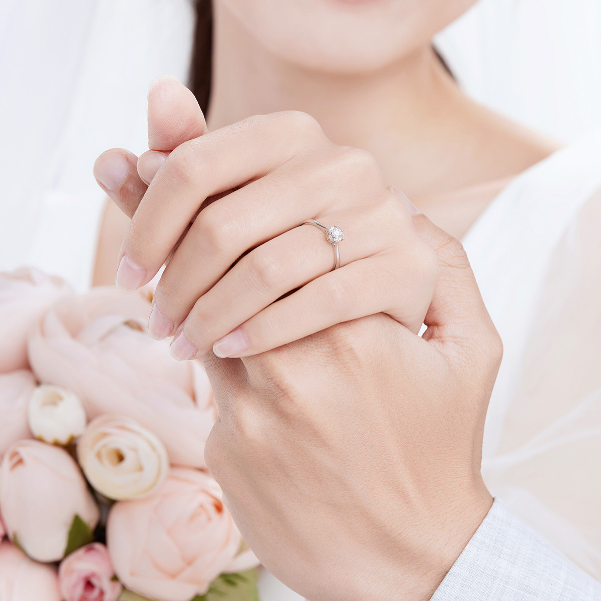 六福珠宝六爪镶车花18k金天然钻石戒指女求婚钻戒可刻字定价31408【联系客服补货】