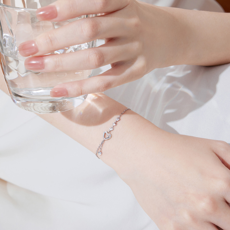 六福珠宝心闪铂金手链铂950送女友爱心白金手链计价G07TBPB0018