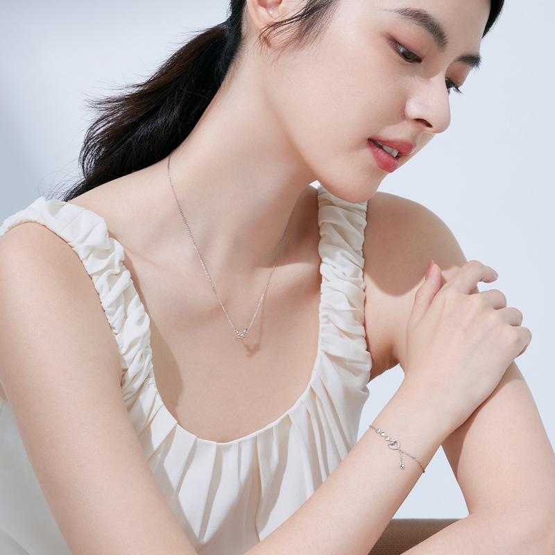 六福珠宝心闪铂金手链铂950送女友爱心白金手链计价G07TBPB0018