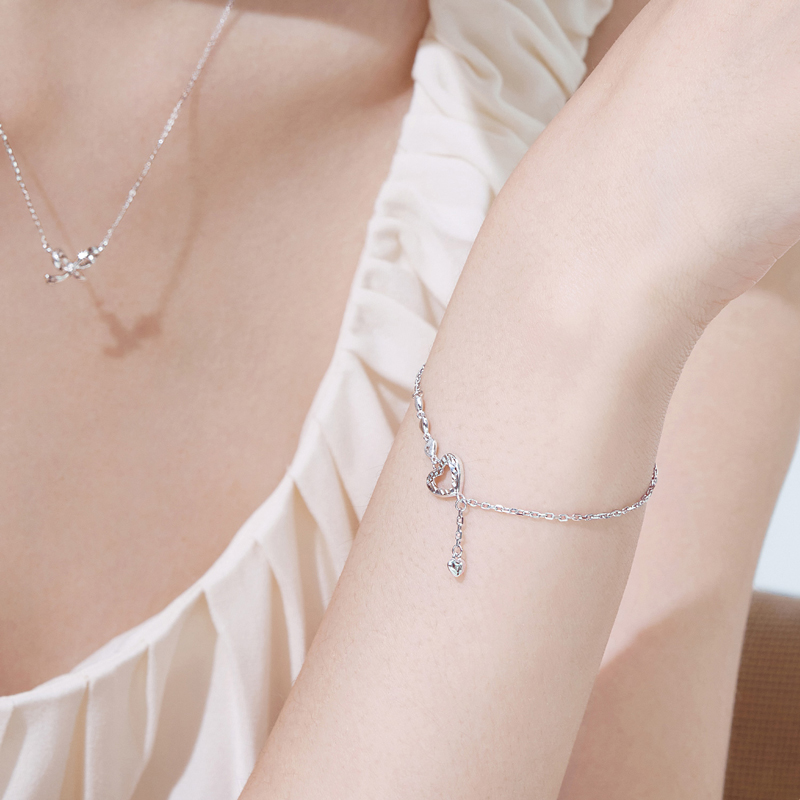 六福珠宝心闪铂金手链铂950送女友爱心白金手链计价G07TBPB0018