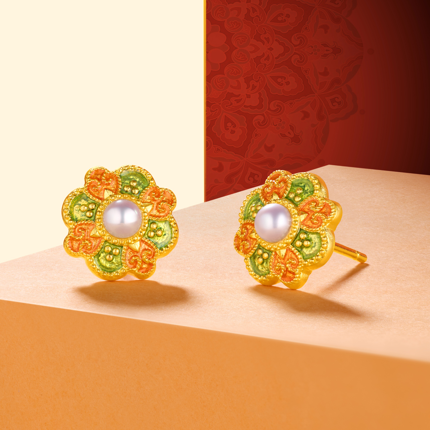 六福珠宝福满传家敦丽金煌唐彩宝相花黄金耳钉女珍珠计价026866EA