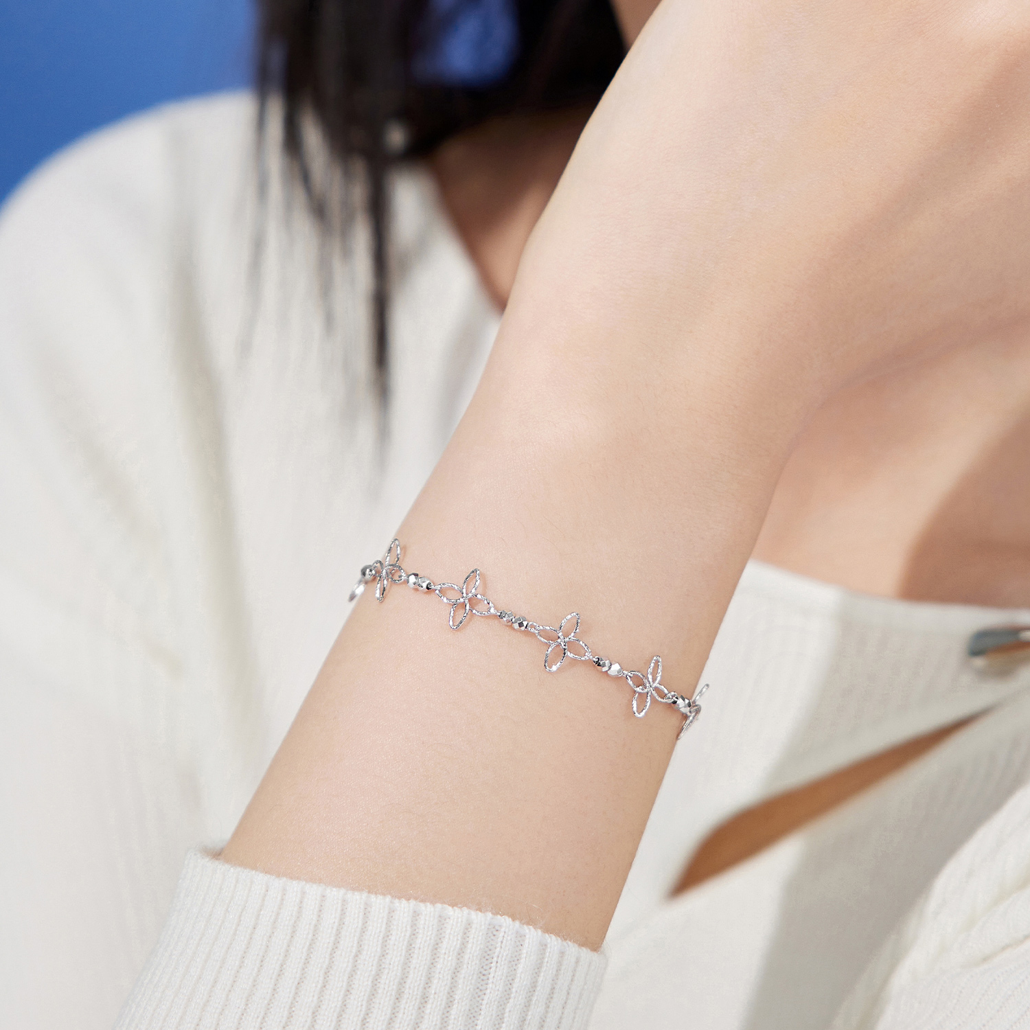 六福珠宝印象蝶影铂金手链铂950女蝴蝶白金蹦迪珠计价F63P0005DS