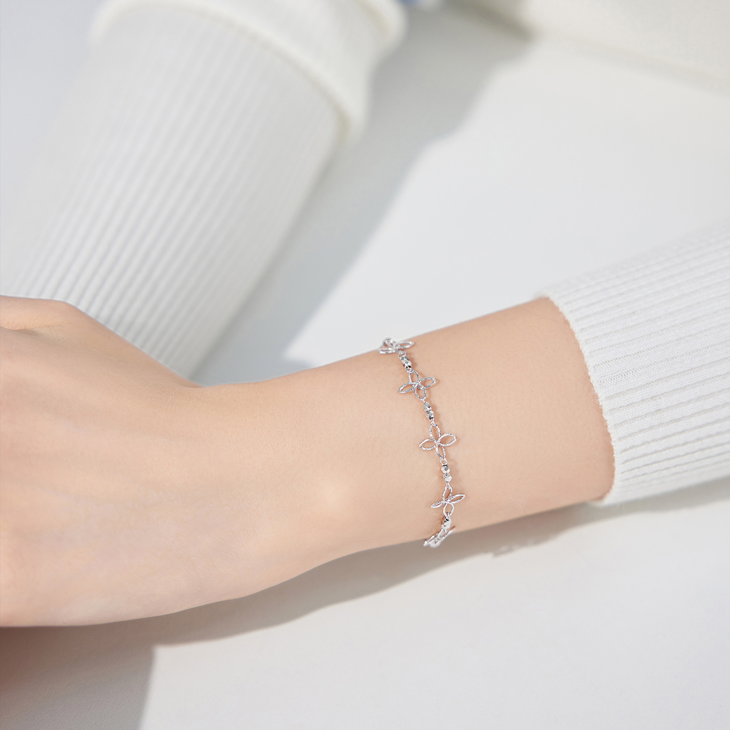 六福珠宝印象蝶影铂金手链铂950女蝴蝶白金蹦迪珠计价F63P0005DS