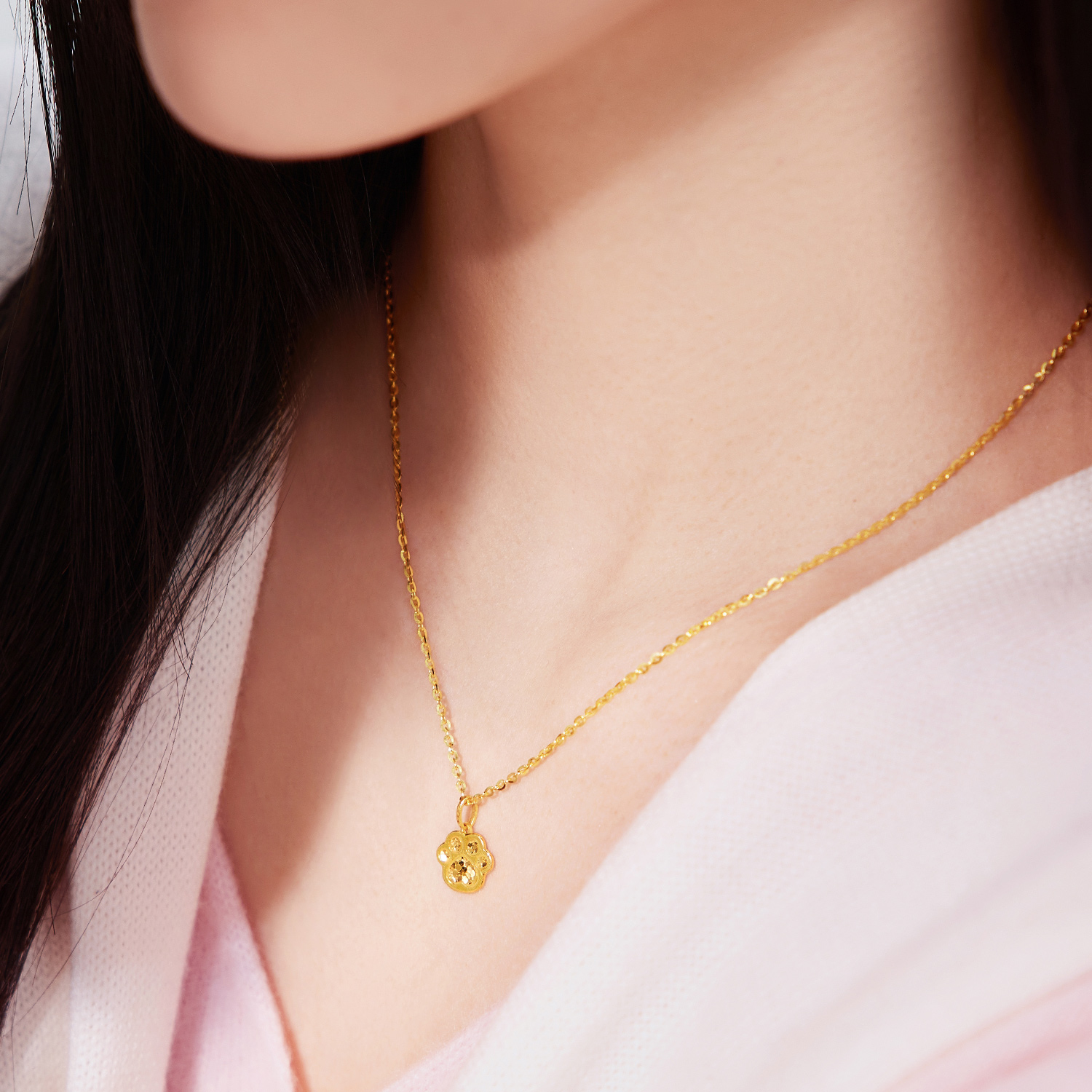  六福珠宝萌猫系列猫爪黄金吊坠女款碎碎冰足金挂坠计价GJG0055DS女神节
