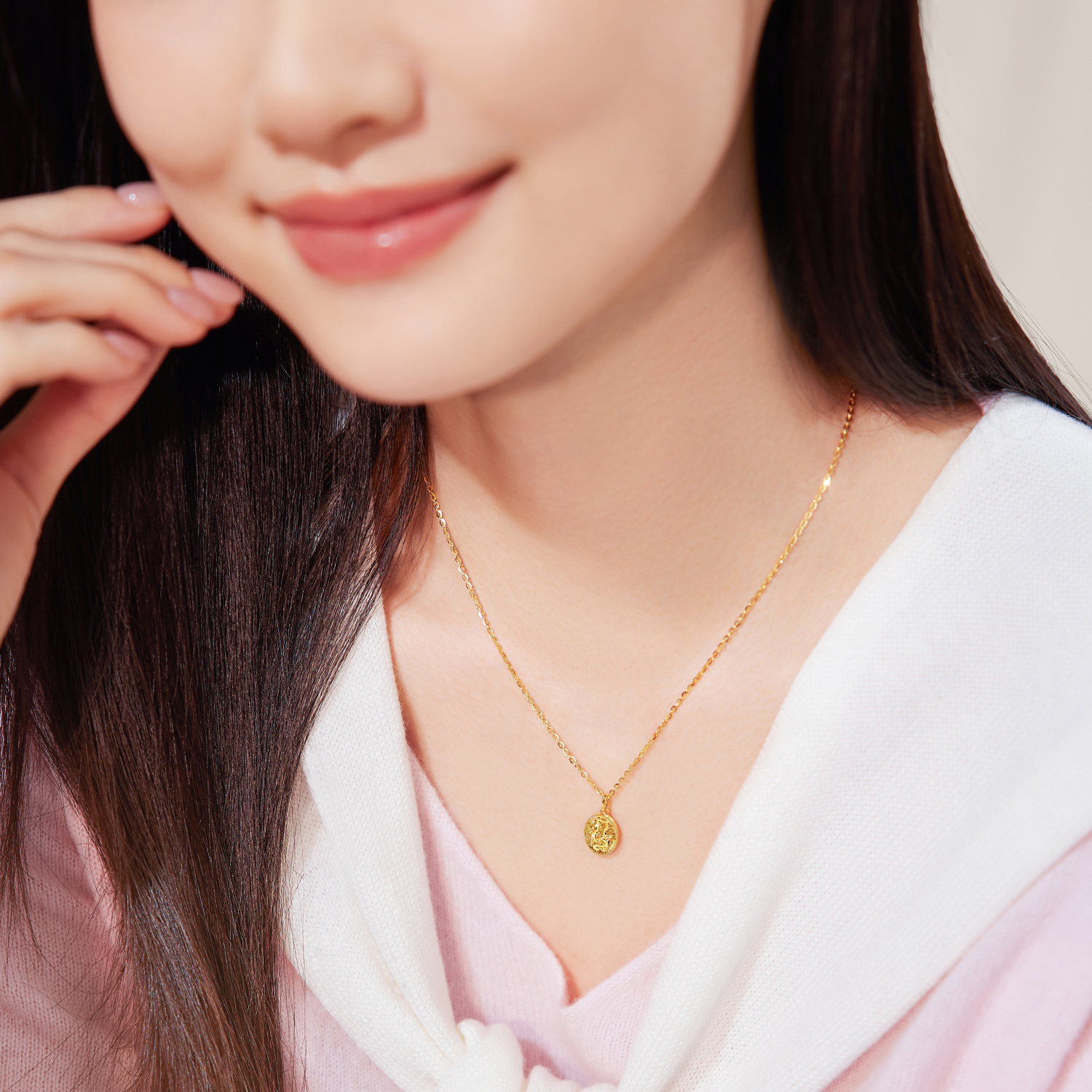  六福珠宝萌猫系列猫爪黄金吊坠女款碎碎冰足金挂坠计价GJG0055DS女神节
