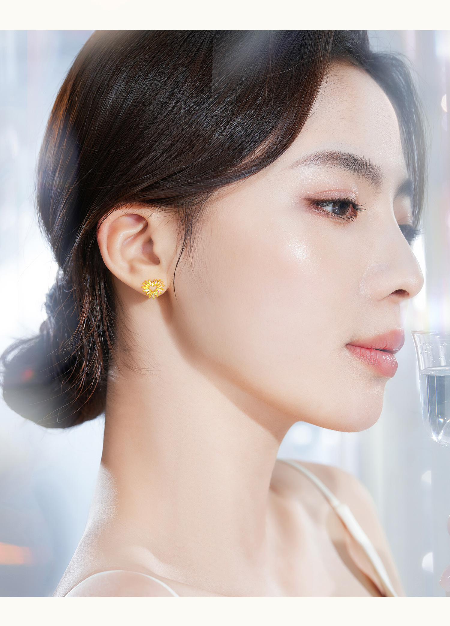 六福珠宝【冰·钻爱心】黄金耳钉女款炫彩色耳环足金耳饰026946EA