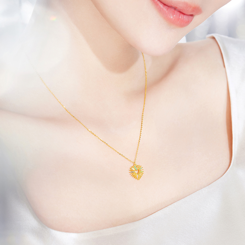 六福珠宝【冰·钻爱心】黄金项链女款炫彩色足金吊坠套链026946NA【联系客服补货】