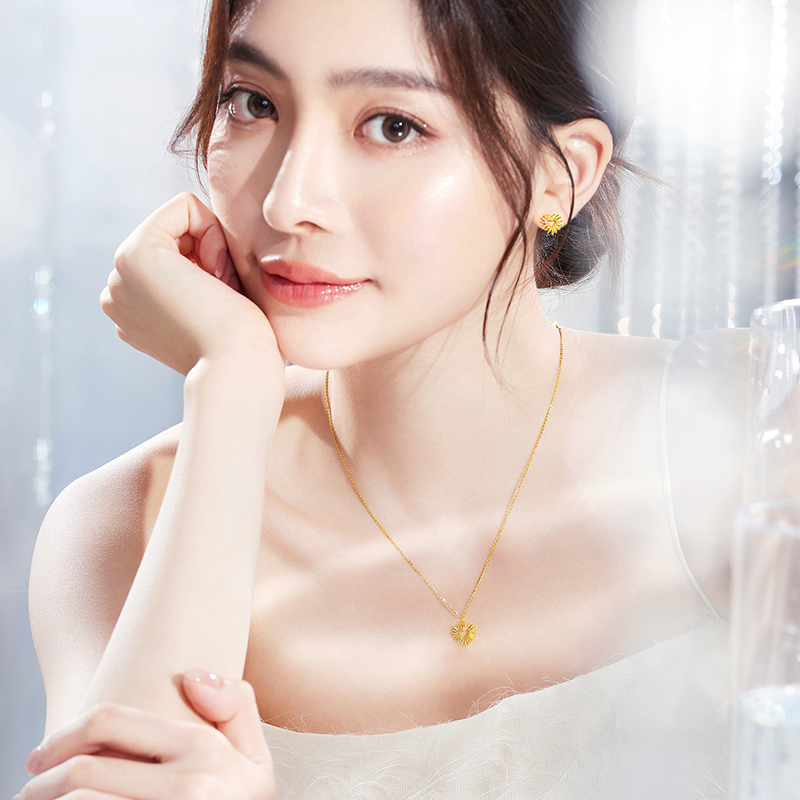 六福珠宝【冰·钻爱心】黄金项链女款炫彩色足金吊坠套链026946NA【联系客服补货】