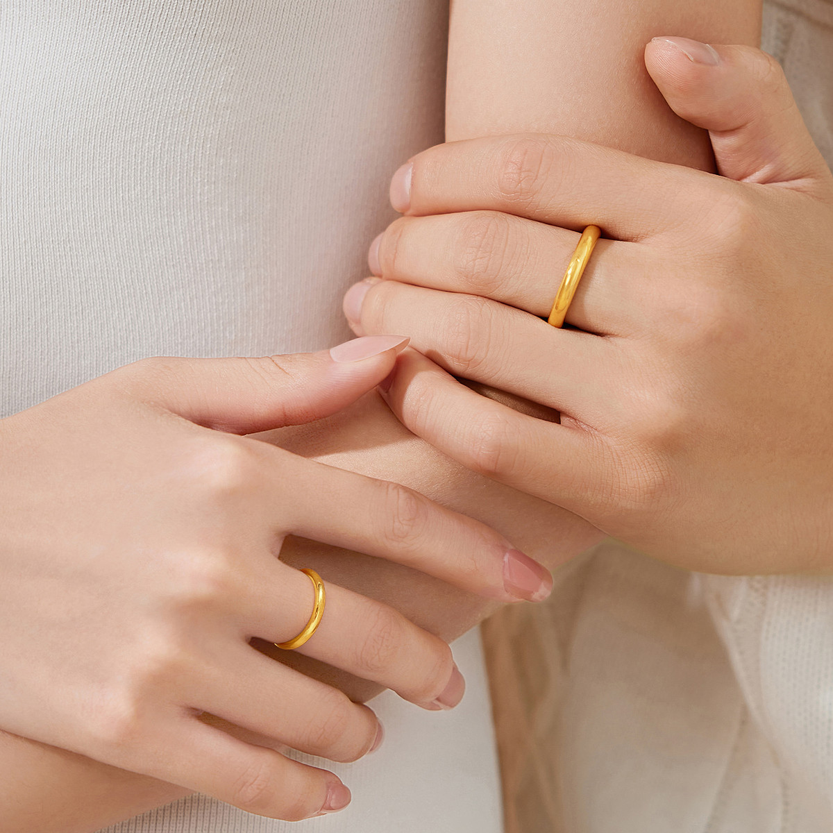 六福珠宝泥鳅背黄金戒指男女款素圈戒指实心对戒计价F63G0004DS