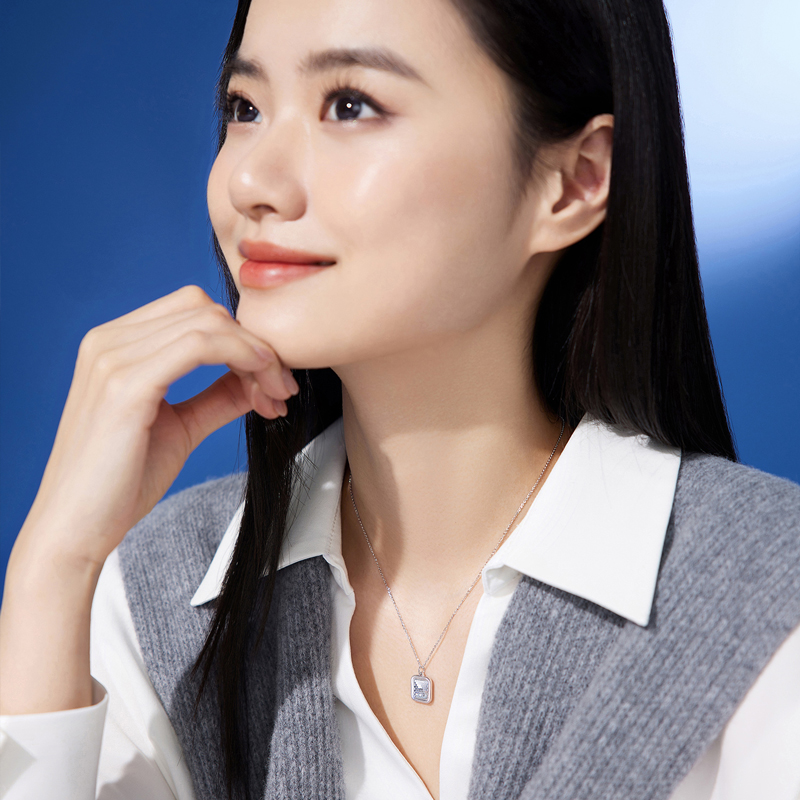 六福珠宝小方块铂金项链Pt950碎碎冰白金吊坠套链计价F63P0016DS