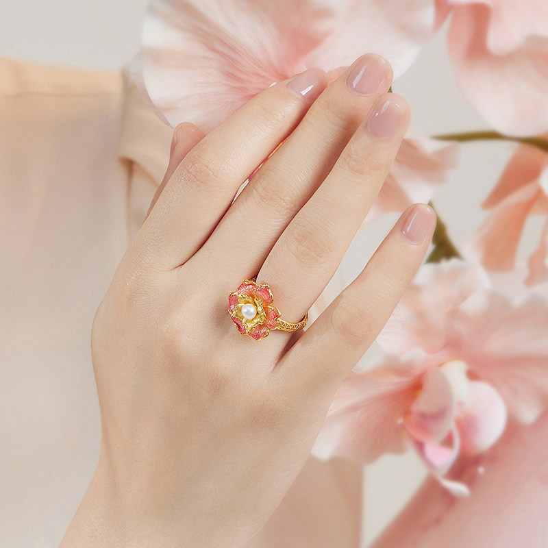 六福珠宝石榴花黄金戒指女款珍珠透窗鎏彩工艺首饰计价F21G0027DS【联系客服补货】