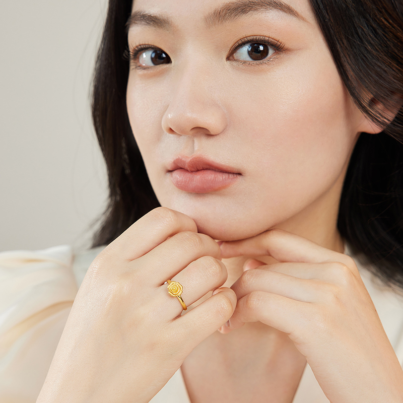 六福珠宝玫瑰花黄金足金实心戒指喷砂工艺女款计价GJG0083DS【联系客服补货】