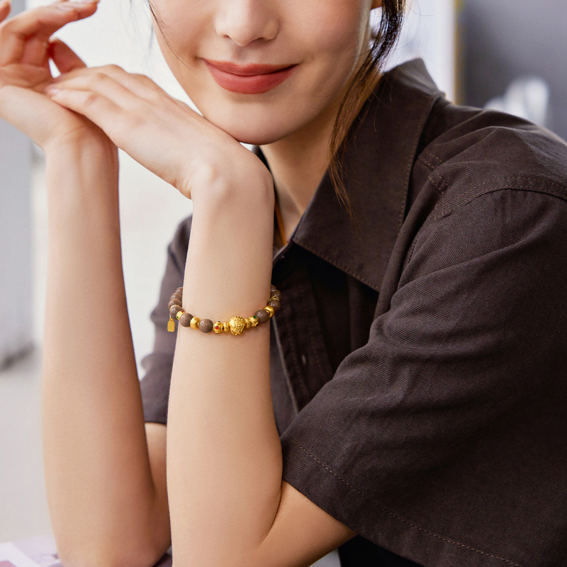 六福珠宝福满传家金檀饕餮黄金手链女老山檀木手串计价F63G0059DS【联系客服补货】