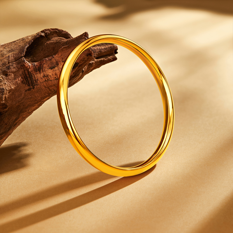 六福珠宝泥鳅背黄金手镯女款光面金饰素圈足金镯子计价F63G0064DS【视频看货】