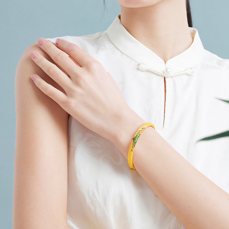 六福珠宝福满传家青山云海黄金手镯女鎏彩金镯子计价A01TBGB0016【视频看货】