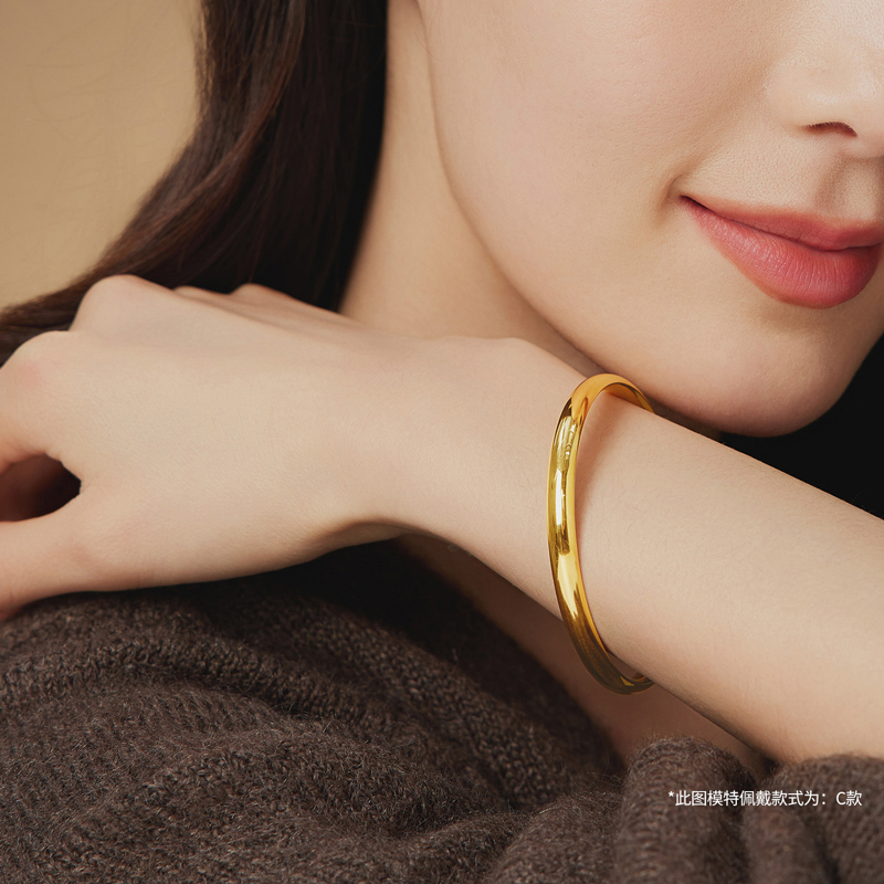 六福珠宝泥鳅背黄金手镯女款光面金饰素圈足金镯子计价F63G0064DS【视频看货】
