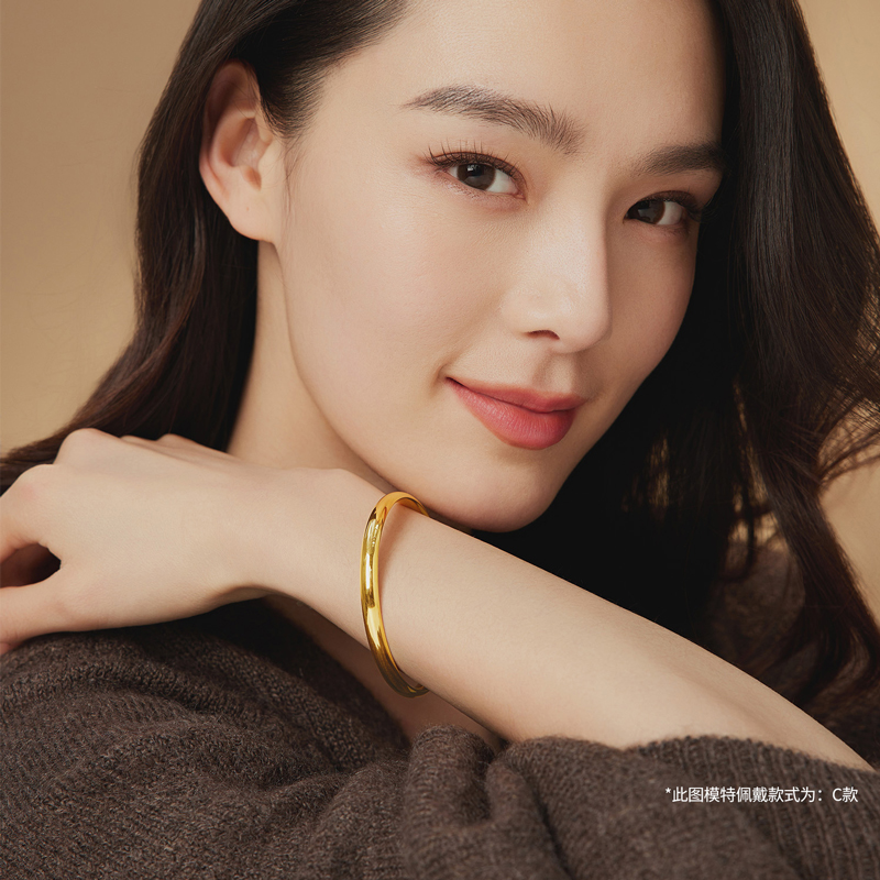 六福珠宝泥鳅背黄金手镯女款光面金饰素圈足金镯子计价F63G0064DS【视频看货】