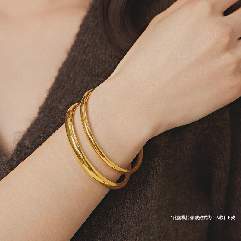 六福珠宝泥鳅背黄金手镯女款光面金饰素圈足金镯子计价F63G0064DS【视频看货】