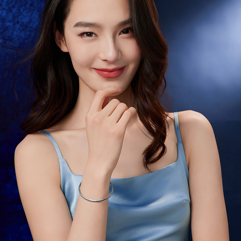 六福珠宝猫眼手镯铂金Pt950贵妃椭圆形手镯女款按压扣计价F63P0012DS