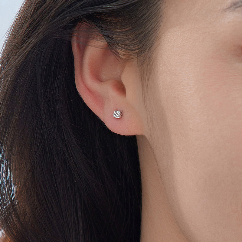 六福珠宝小方糖铂金耳钉铂950女日常白金耳环耳饰计价L04TBPE0012