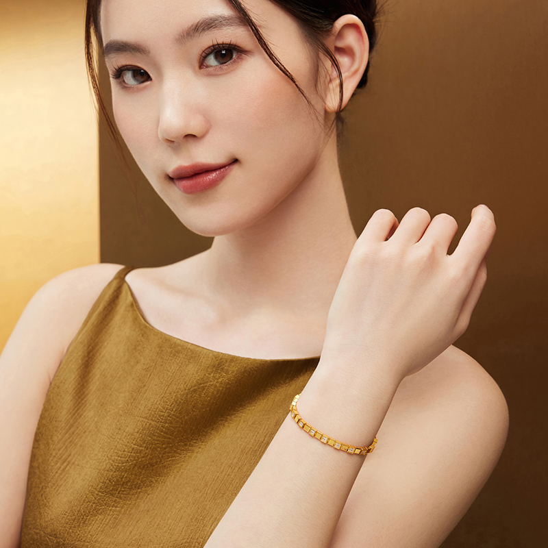 六福珠宝Goldstyle·X几何小方块黄金手链女钻石首饰足金028278BA【联系客服补货】