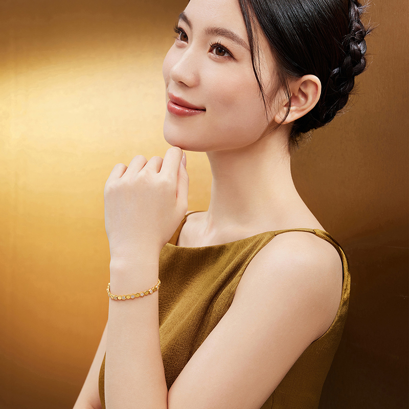 六福珠宝Goldstyle·X光环黄金手链女5G几何蜂巢钻石首饰027654BA【联系客服补货】