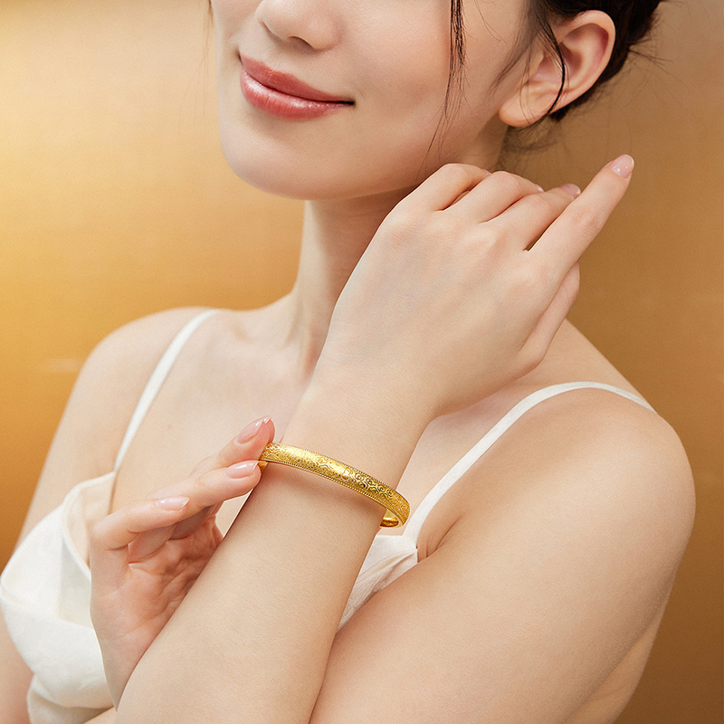 六福珠宝祥云葫芦黄金足金丝绒光感手镯女款计价F63G0071DS