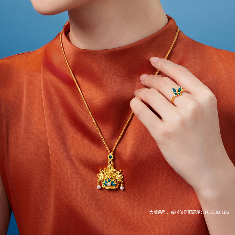 六福珠宝黄金凤冠系列足金吊坠女手工点羽珍珠挂坠计价HEG0033DS
