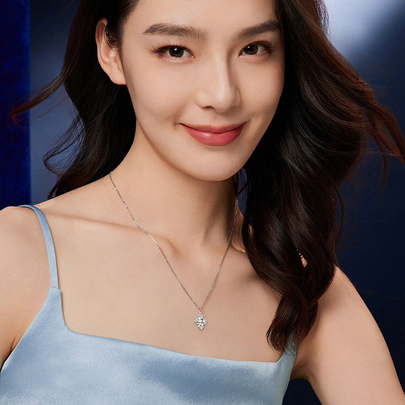  六福珠宝四叶草铂金项链Pt950女闪耀白金吊坠套链计价L18P0004DS铂金新品