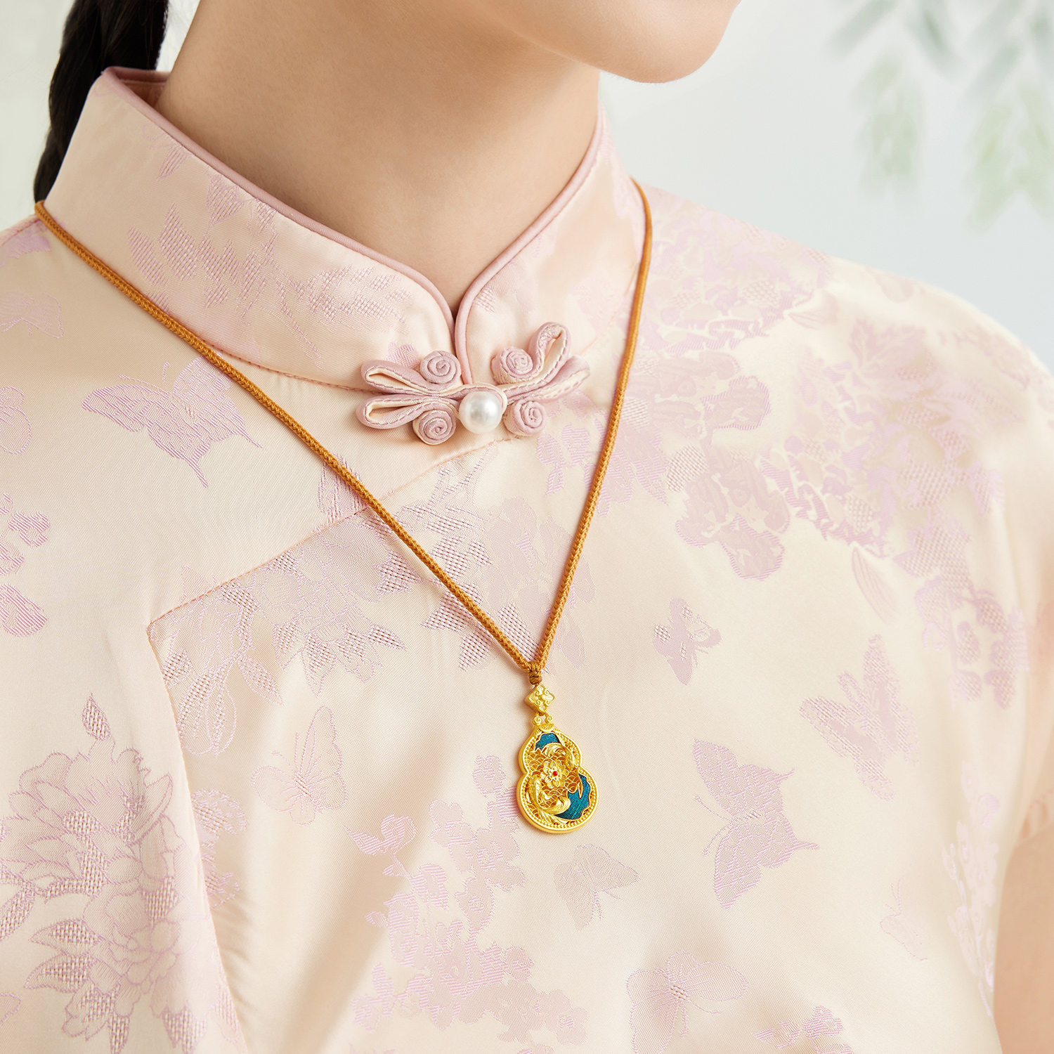 六福珠宝春晓双鱼戏莲黄金吊坠手工点羽花丝金葫芦计价HEG0042DS【1V1直播看货】母亲