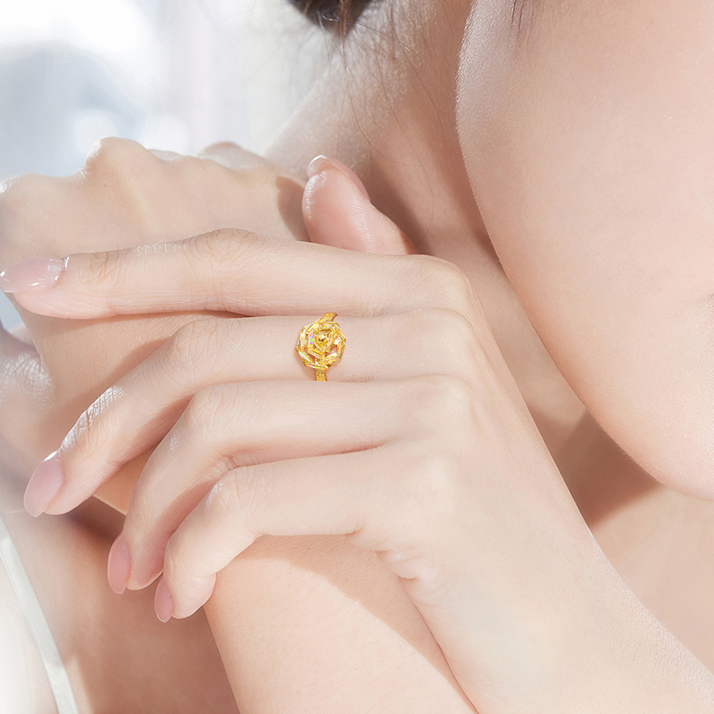 六福珠宝成毅同款系列冰·钻玫瑰黄金戒指炫彩足金戒指029591RB