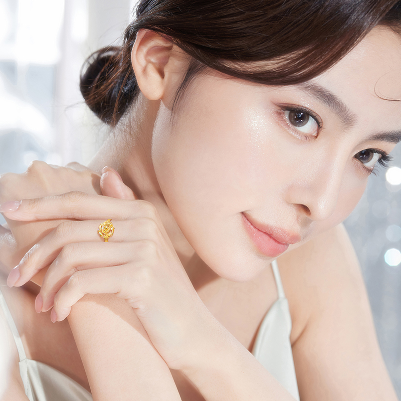 六福珠宝成毅同款系列冰·钻玫瑰黄金戒指炫彩足金戒指029591RB
