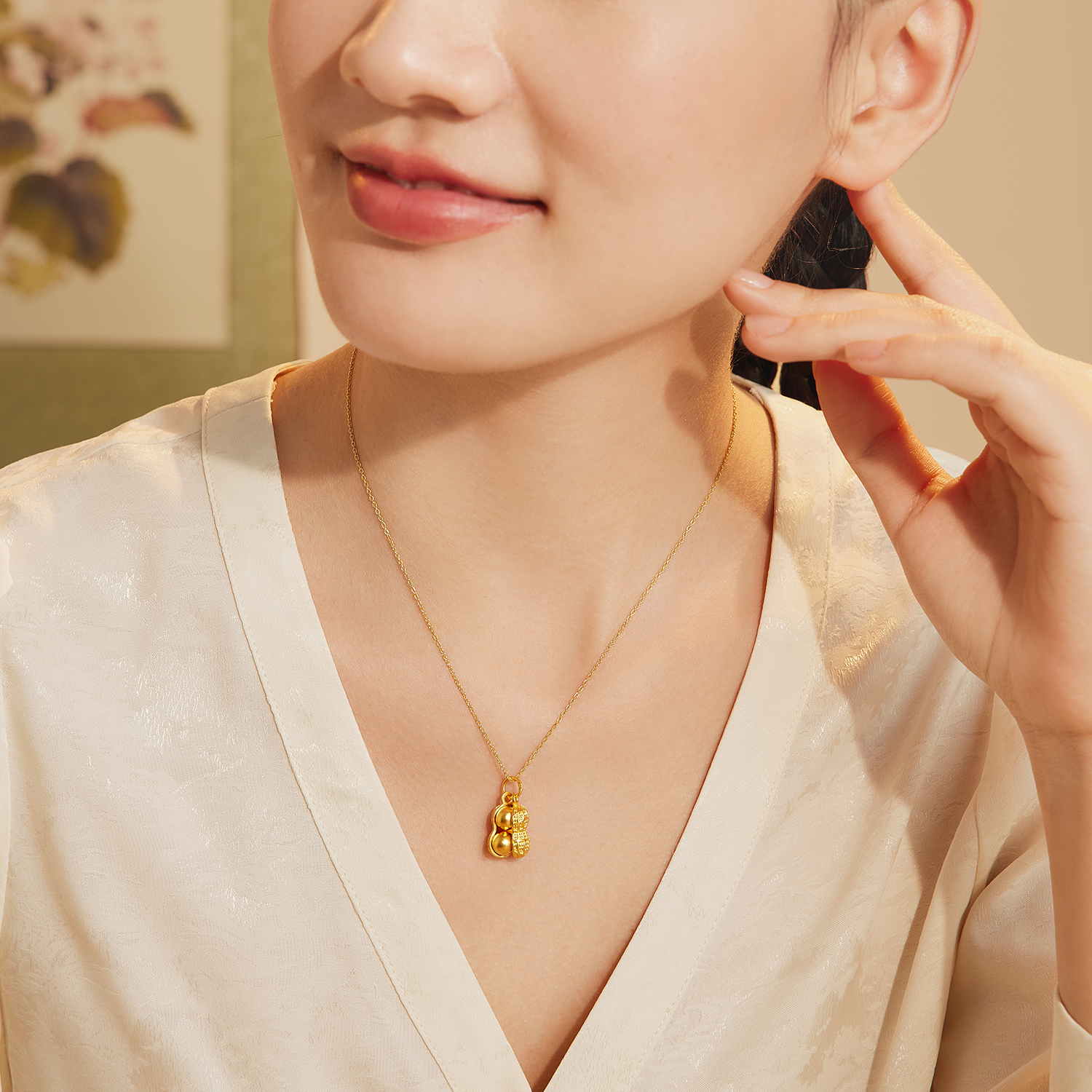 六福珠宝福满传家好事花生黄金吊坠女足金花生挂坠计价L02G0001DS