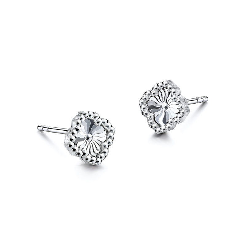 六福珠宝四叶草铂金耳钉耳环铂950女闪亮白金耳饰计价F63P0024DS