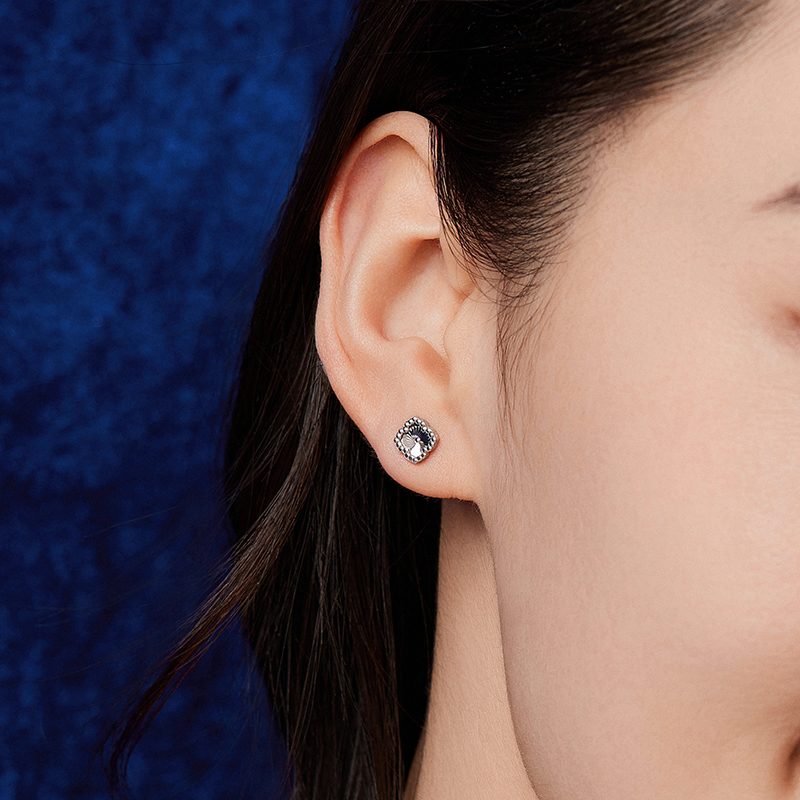 六福珠宝四叶草铂金耳钉耳环铂950女闪亮白金耳饰计价F63P0024DS